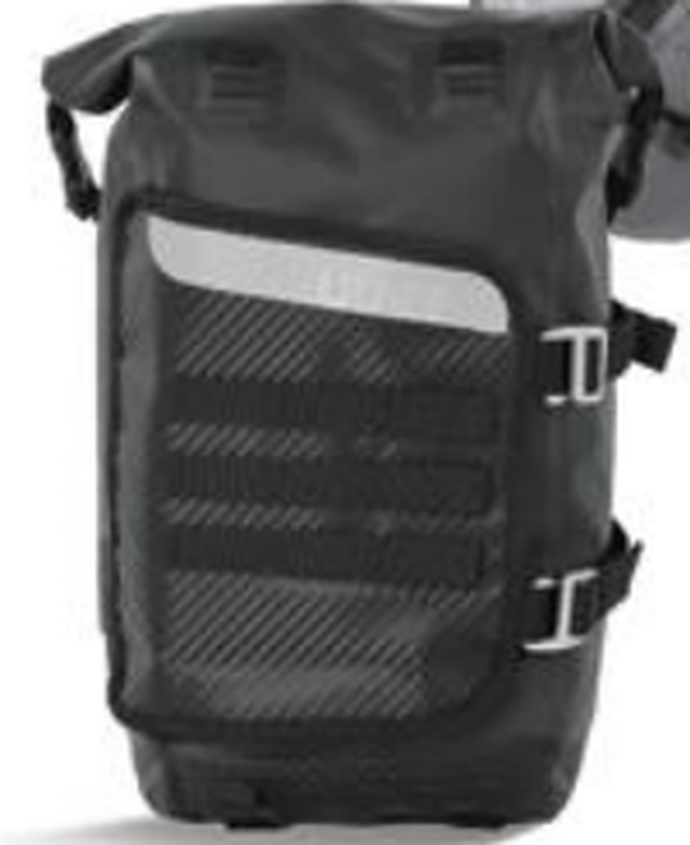 Mochila moto, efecto carbono, tira reflectante